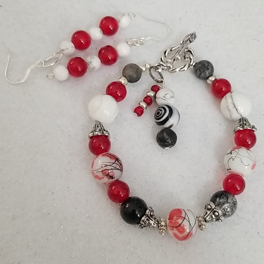 Red, black and white glass beaded bracelet set